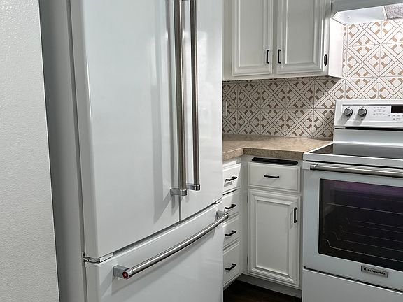 3rd image of 720 W 4th St Unit 409