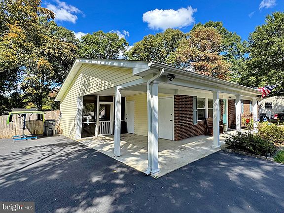 4th image of 25890 Hills Dr