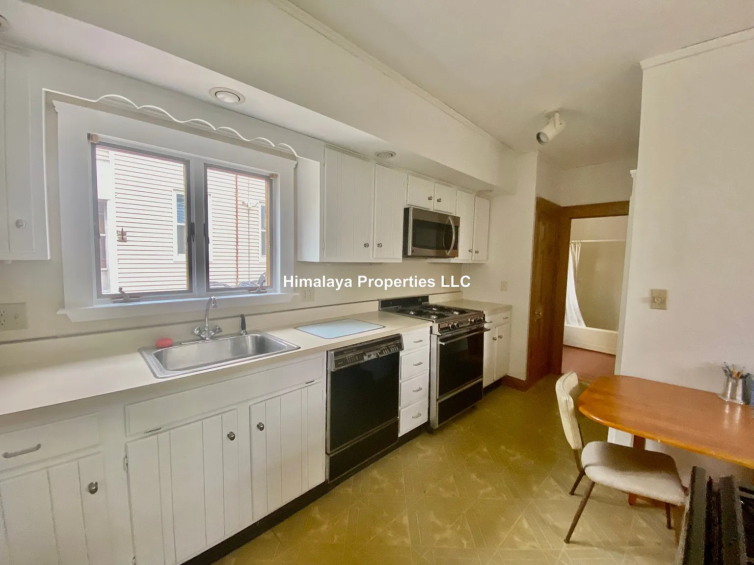 6 bed, $8,250 — Photo 2