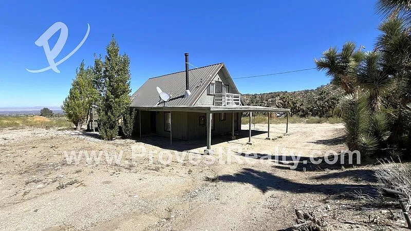 3 bed, 2.0 bath, 1360 sqft, $1,900 — Photo 2