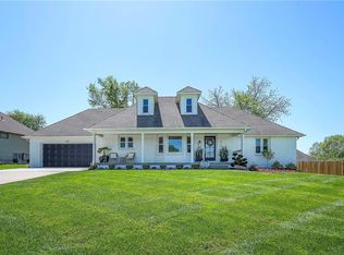 615 Overlook Dr, Raymore, MO 64083