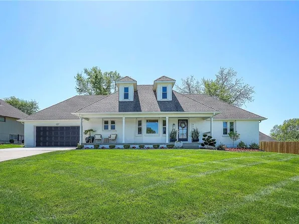 615 Overlook Dr, Raymore, MO 64083