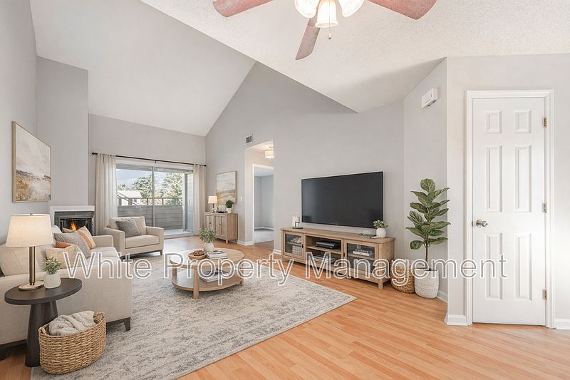 1st image of 2555 Stockbridge Dr APT C