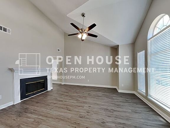3rd image of 2504 Fox Hollow Ct