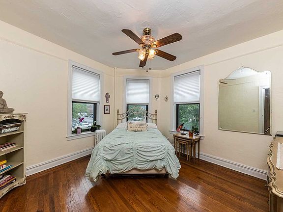 4th image of 12 Hempstead Ave APT 2R