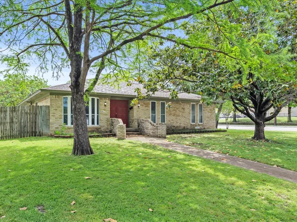 9008 Flicker Ln, Dallas, TX 75238