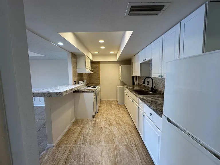 4575 S Texas Ave #109 — Photo 7