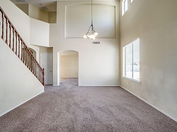 4th image of 526 S Linda Cir