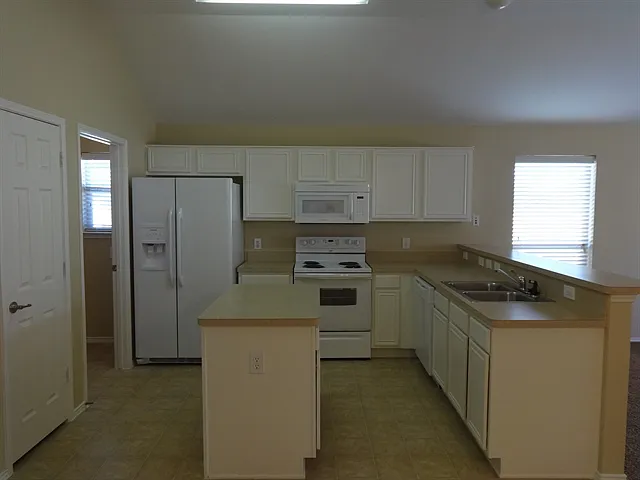 616 Bent Oak Dr — Photo 2