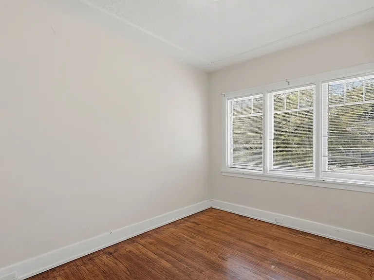Ladywood Apartments — Photo 25