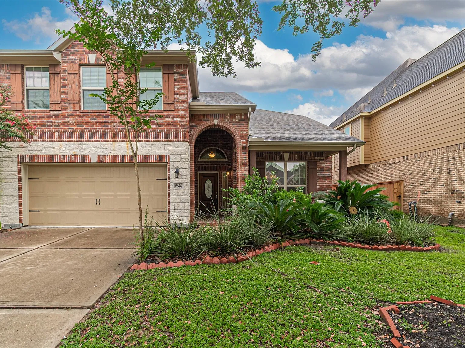4 bed, 3.5 bath, 2637 sqft, $2,850 — Photo 1