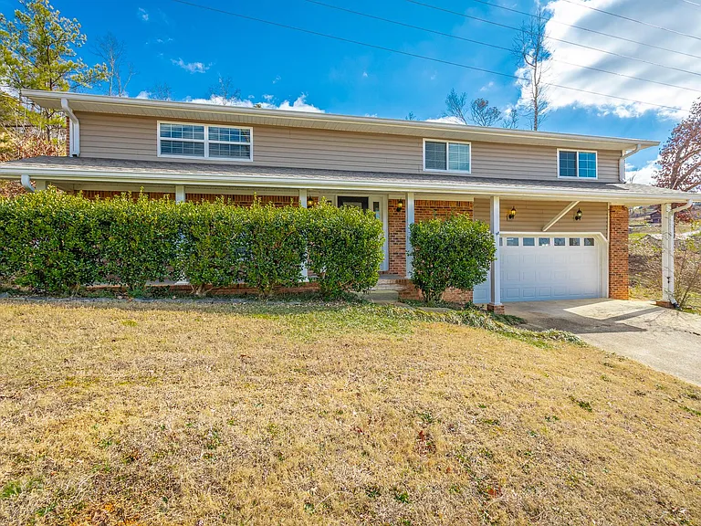 8214 Holly Crest Dr — Photo 50