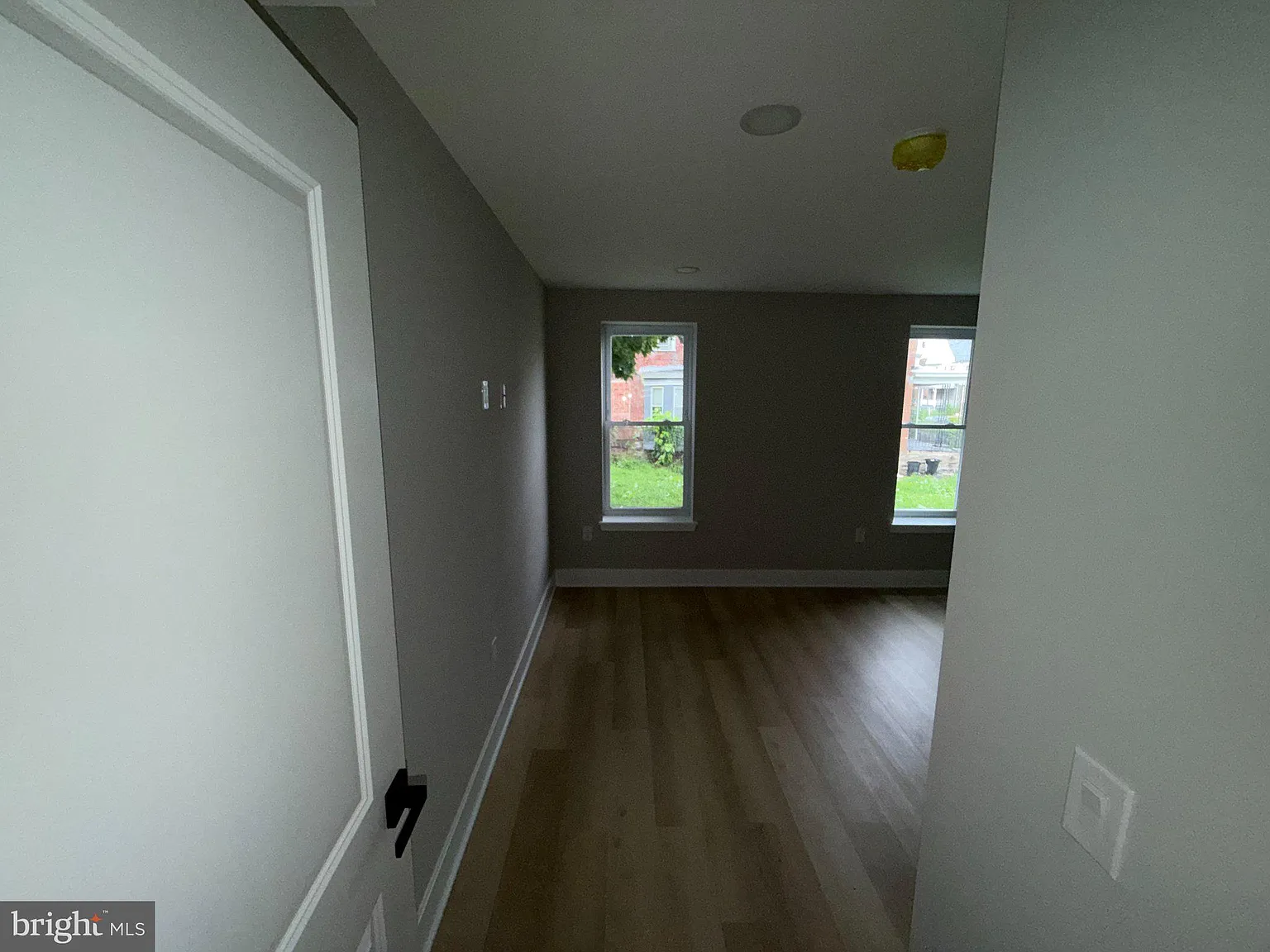 3 bed, 2.0 bath, 1300 sqft, $2,000 — Photo 3