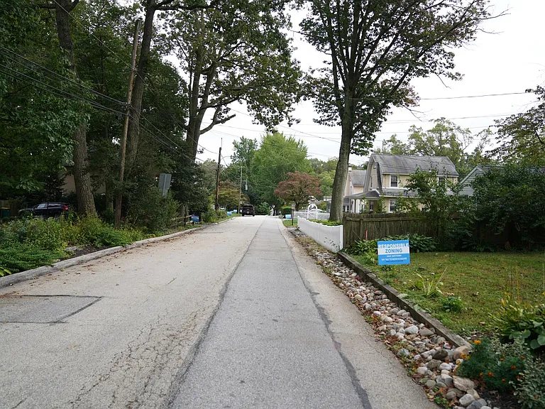 551 Woodside Ave — Photo 13