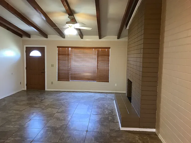 527 N Stewart Ave — Photo 7