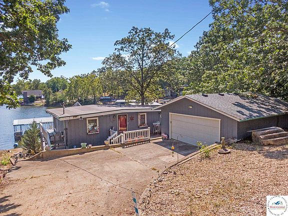 3rd image of 592 Woodland Dr