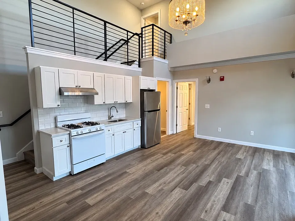 122 Fair St #3