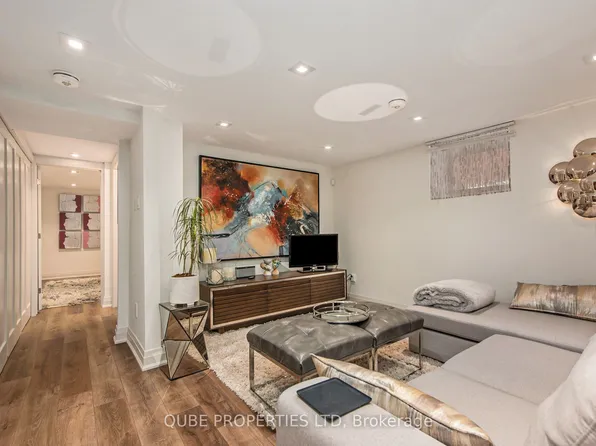 116 Cartier St #C, Ottawa, ON K2P 1K5