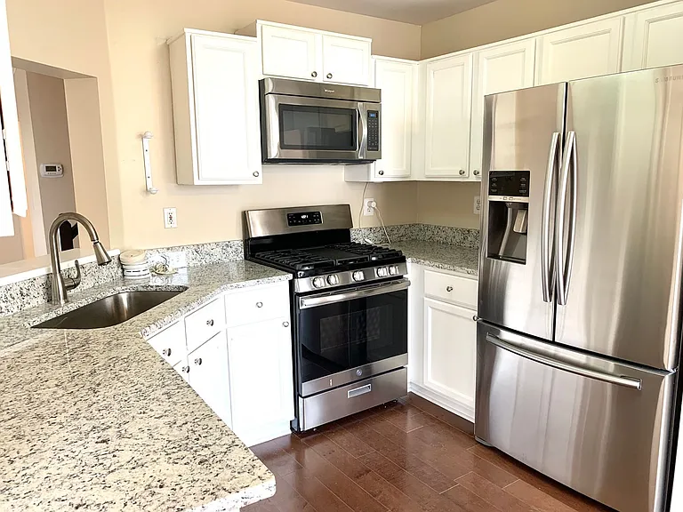 4 Putman Ct — Photo 2