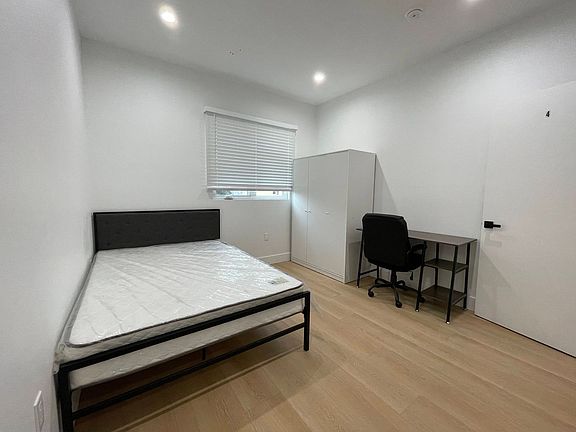 3rd image of 1340 W 37th St #1342-1/4
