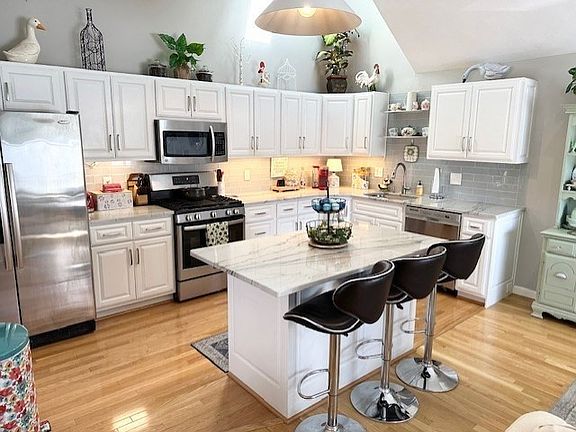 5th image of 134 Brickett Hill Cir