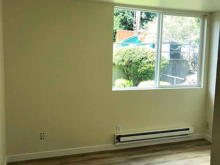 419 19th Ave E #6 — Photo 5