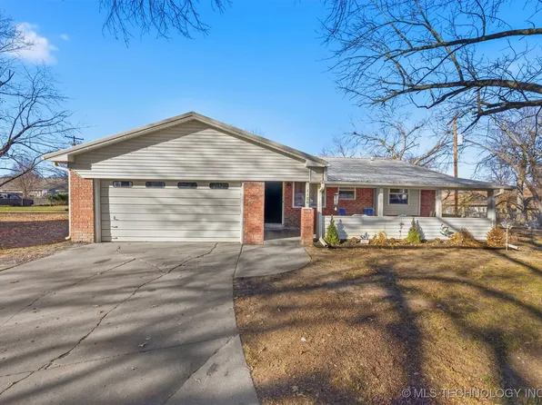 1126 W 16th Pl, Claremore, OK 74017