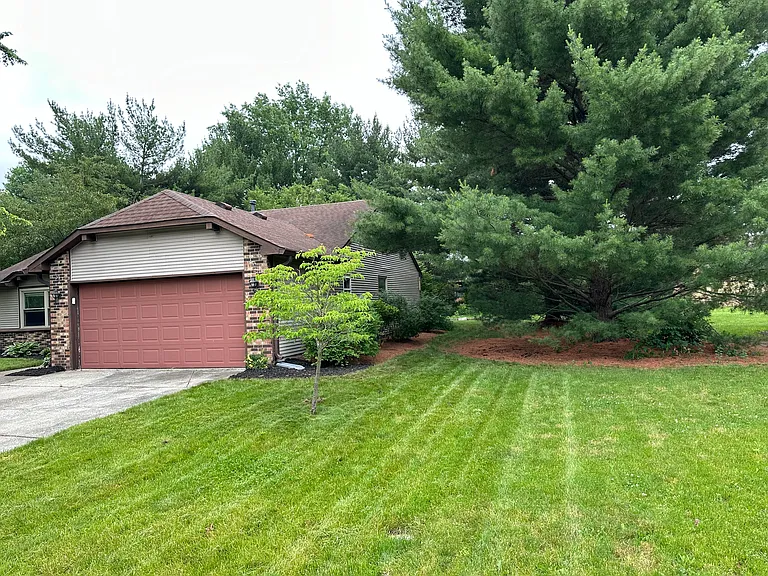 1121 N Briarwood Dr — Photo 3