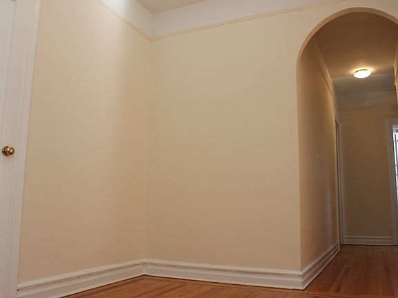 3rd image of 107-01 Park Ln S #A4j
