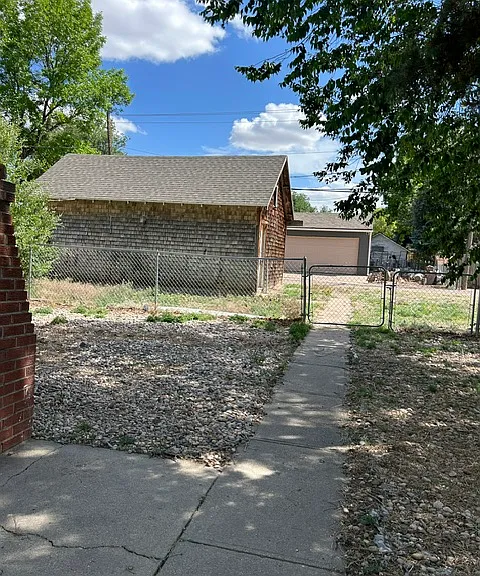 221 Walnut St — Photo 11