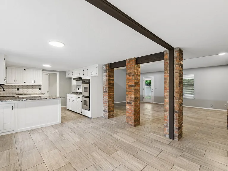1308 Kelly Park Rd — Photo 4