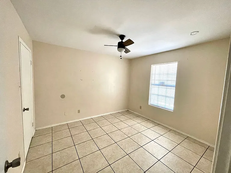 231 Malaga Dr — Photo 13