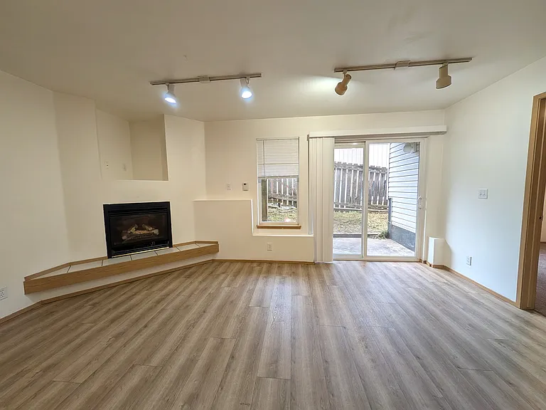 Rowan Grove Apts — Photo 14
