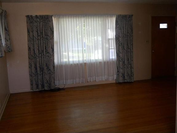 5th image of 573 McIntire Dr