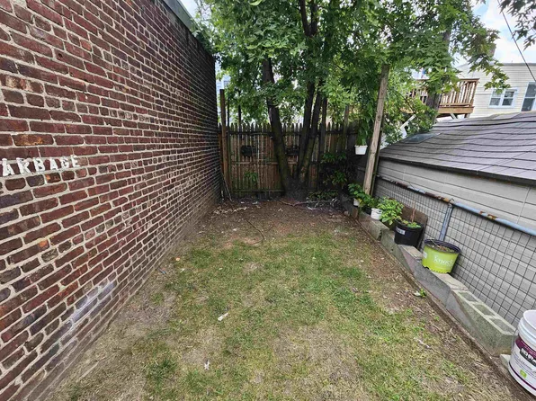 303 Fulton Avenue image 18 of 23