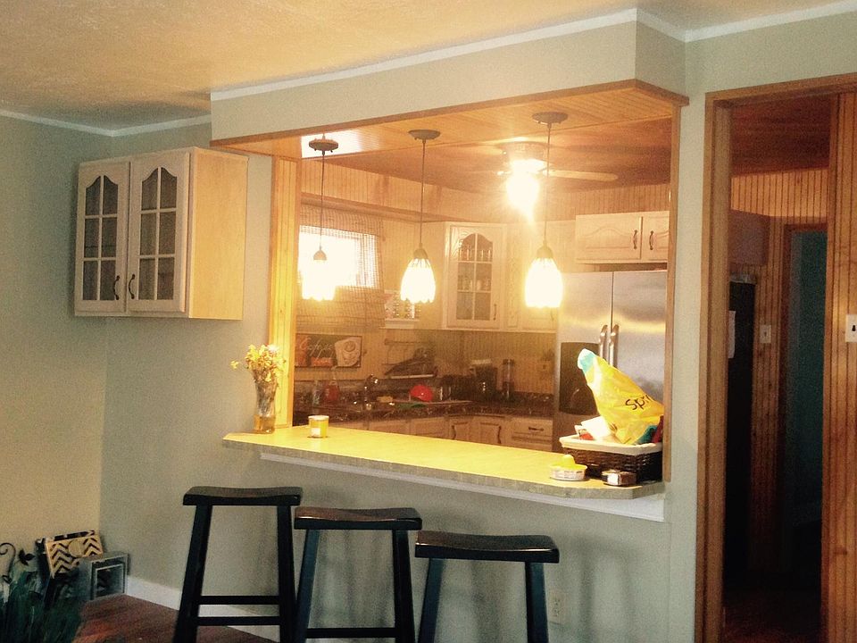 Livingroom looking into kitchen