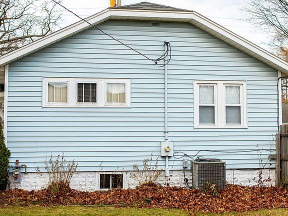 4th image of 2388 Cutler Ave