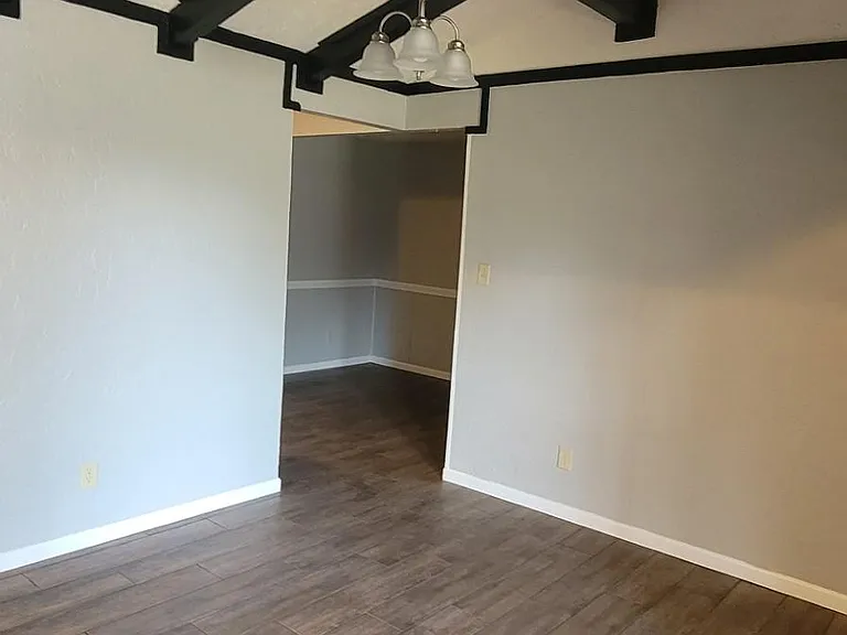1729 Meadowcliff Dr — Photo 2