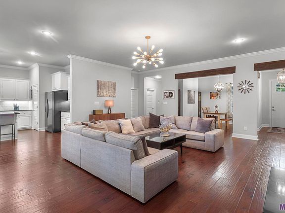 4th image of 40433 Champagne Ave