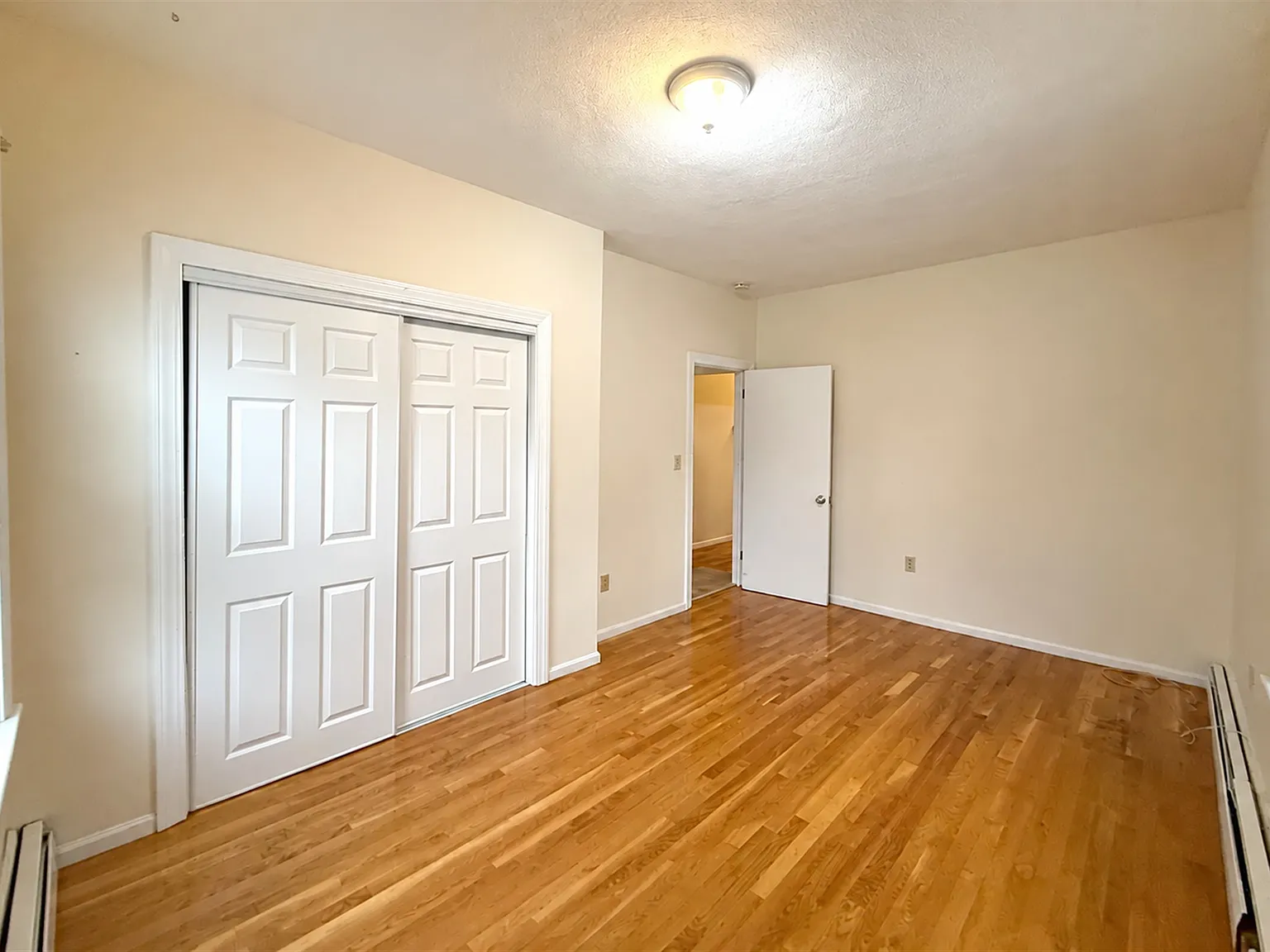 2 bed, 1000 sqft, $3,000 — Photo 4