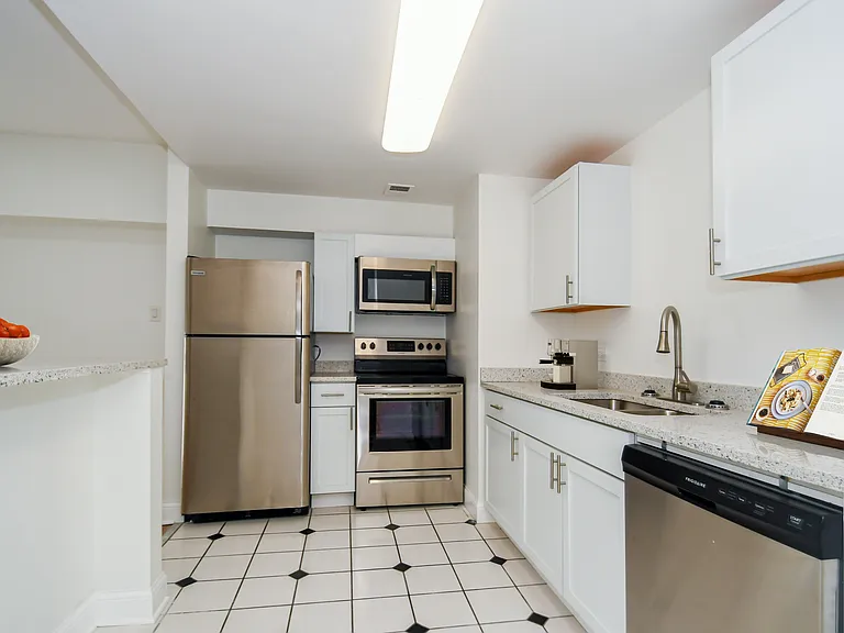 520 S 2nd St — Photo 43