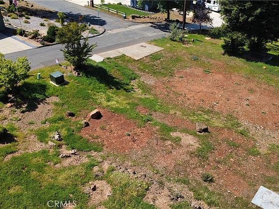 3rd image of 231 Pinewood Dr #1