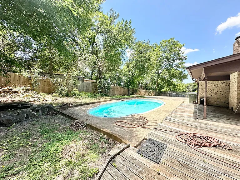 912 Laurie Ln — Photo 34