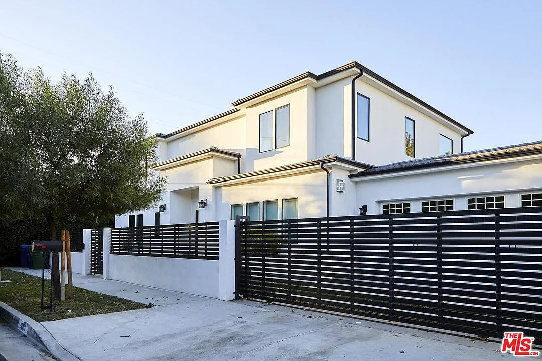 4 bed, 4.5 bath, 3000 sqft, $11,500 — Photo 1