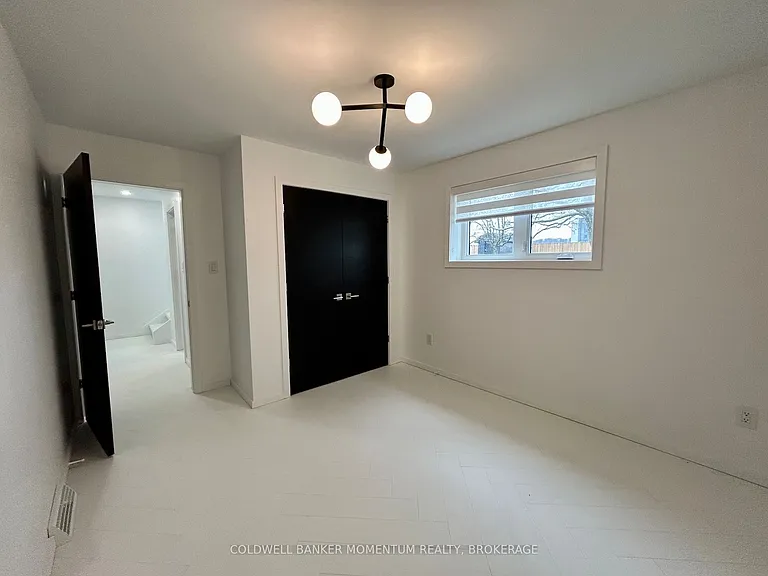 413 Queenston Rd — Photo 24