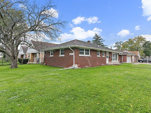 3rd image of 1546 N Roberta Ave