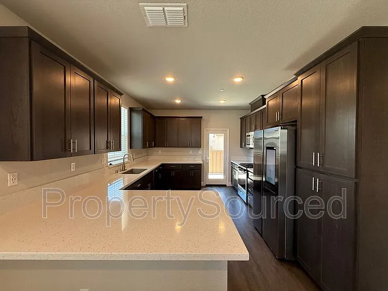 948 Posey St — Photo 10