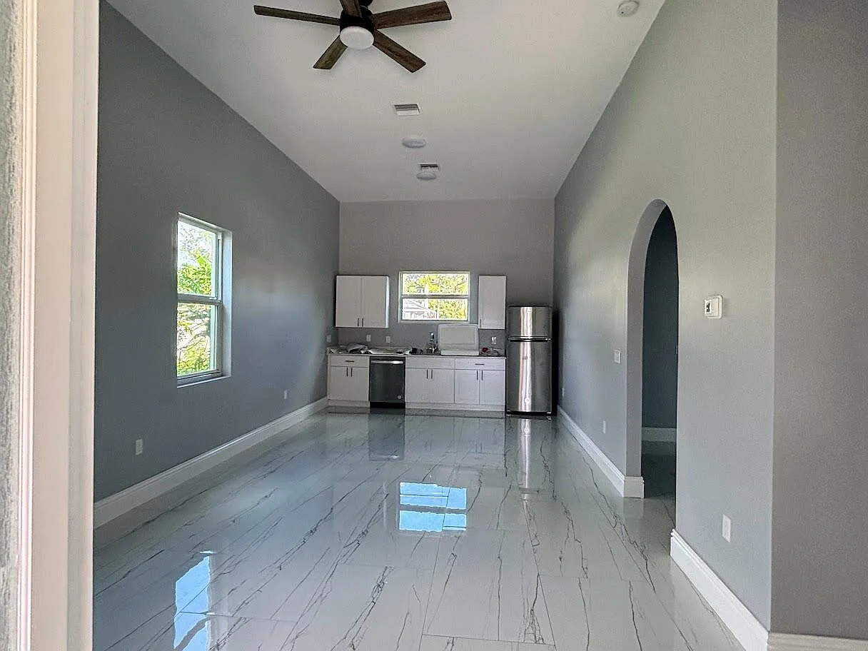 2 bed, 2.0 bath, 4002 sqft, $2,850 — Photo 3