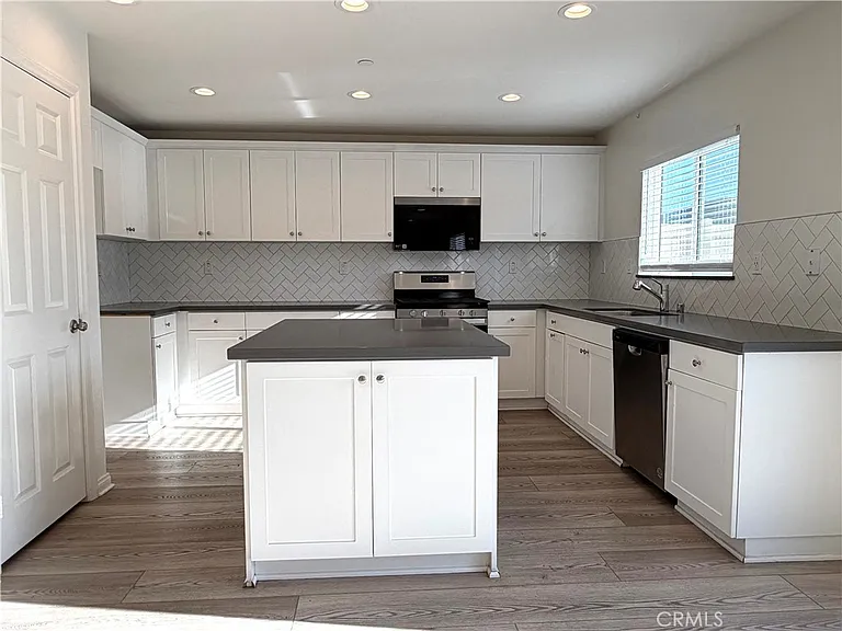 7631 Rubyred Glen Dr — Photo 4