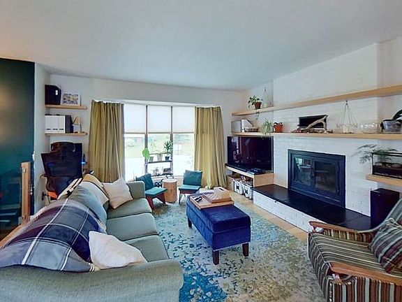 2nd image of 201 Maligne Dr